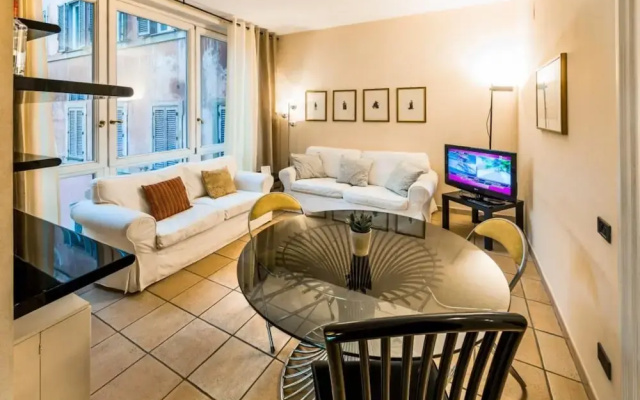 Unique Grand Trevi Fountain Apartment