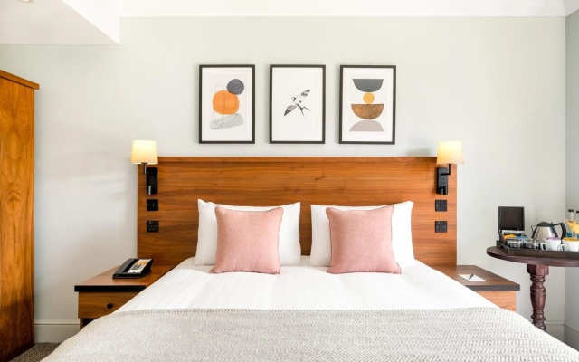 voco Lythe Hill Hotel & Spa by IHG
