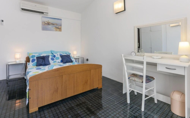 Nice Home in Okrug Donji With Wifi and 3 Bedrooms
