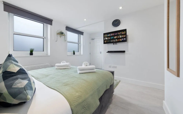 Serviced Ensuite Room Crystal Palace London Se20