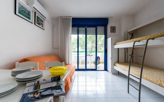 Cozy Studio With Lateral sea View in Bibione