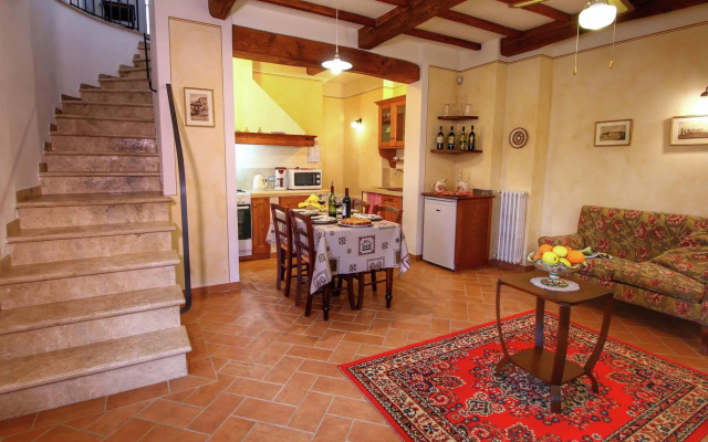 Luxurious Cottage in Lucignano with Pool