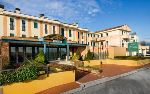 Hotel Il Canova Сандриго вид на фасад