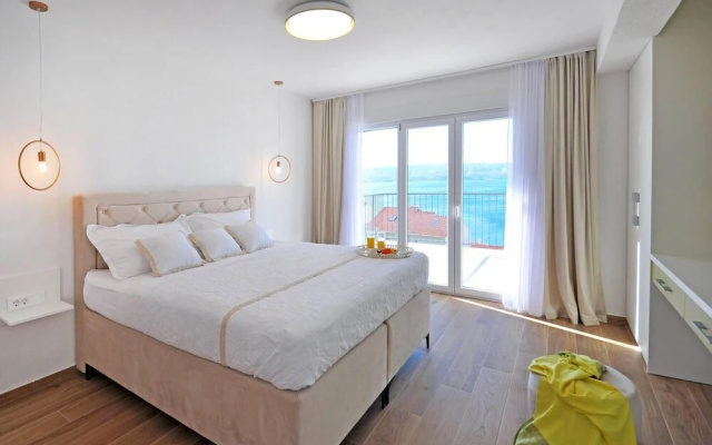 Villa Iva With sea View and Pool