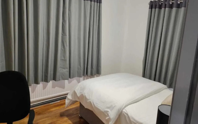 OYO The Silver City Hotel