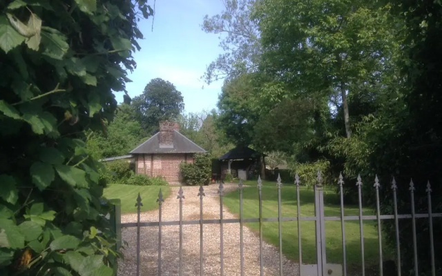 Charmante Petite Maison dans le Jardin