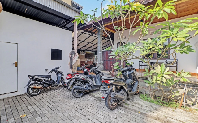 OYO 92752 882 Guest House