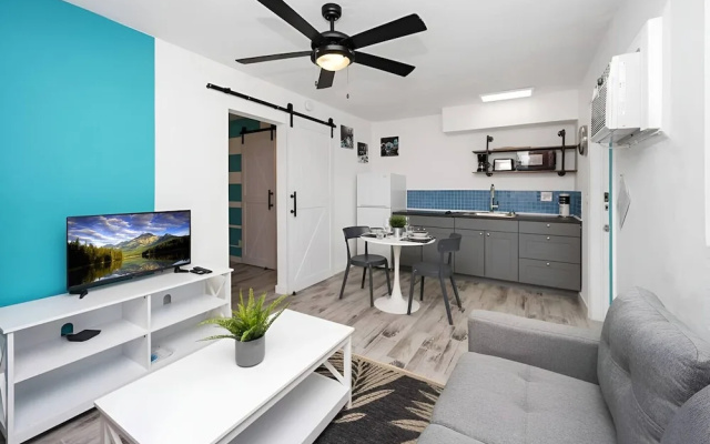 Luna Beach House in Hollywood