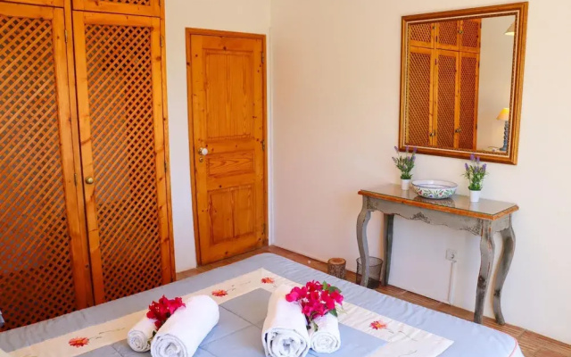 Idyllic Farm House With Huge Garden for 14pax