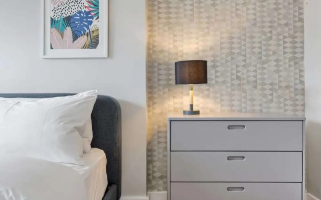 Modern & Chic 2bed Hampstead Duplex 1 min to Tube