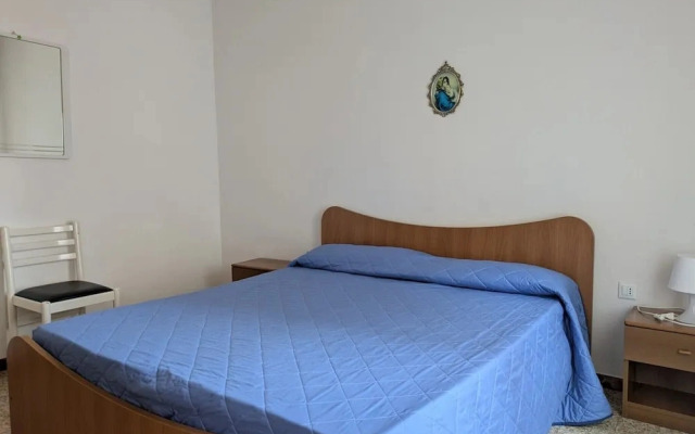 Charming Property Steps From Caorles Center
