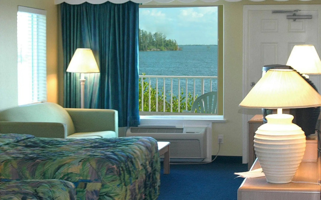 Capt Hiram's Resort