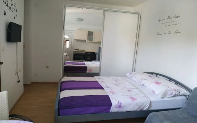 Slamo Apartments