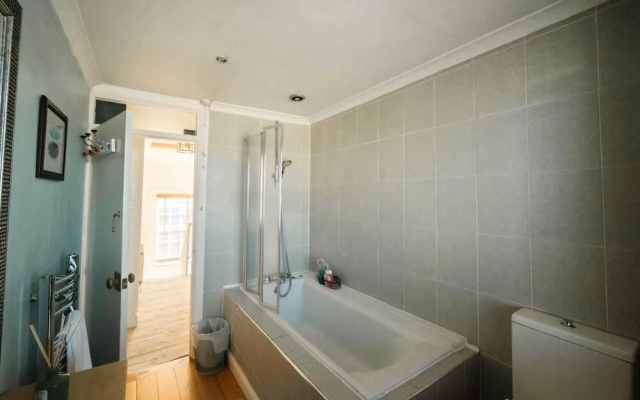 Stylish 2 Bedroom Flat in Camden Town