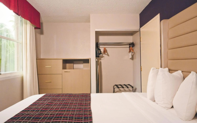 The Palms Inn & Suites