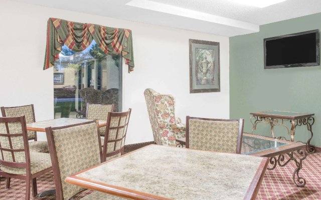 Gray Inn and Suites