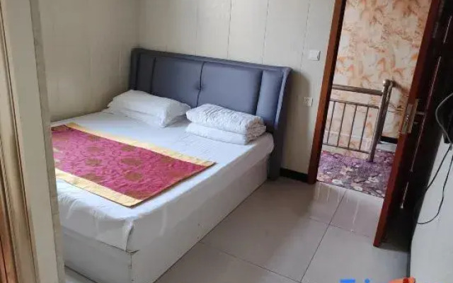 Lvliang Aiqinghai Theme Apartment