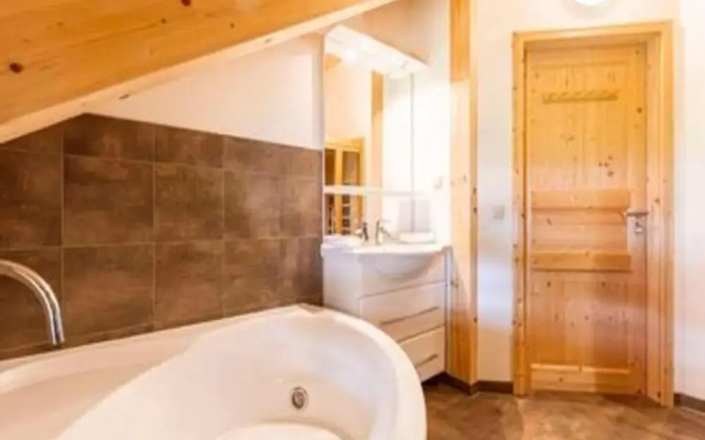 Lavish Chalet in Sankt Georgen With Jacuzzi