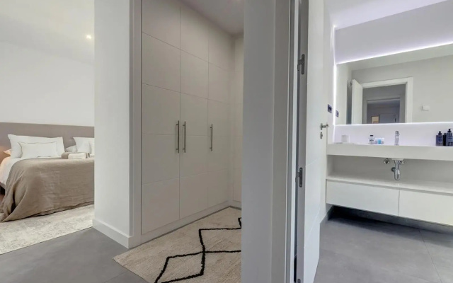 Brand New, Elegant Three Bed Apartment