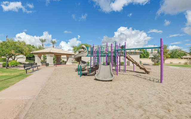 Pool & Golf Course Views: Family Home in Gilbert