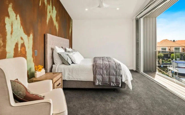 Tranquility Waters - Whangaparaoa Holiday Home