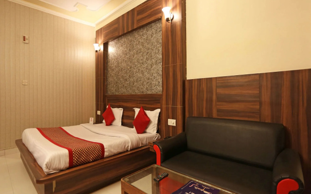 OYO 7358 Hotel Jagdish Residency