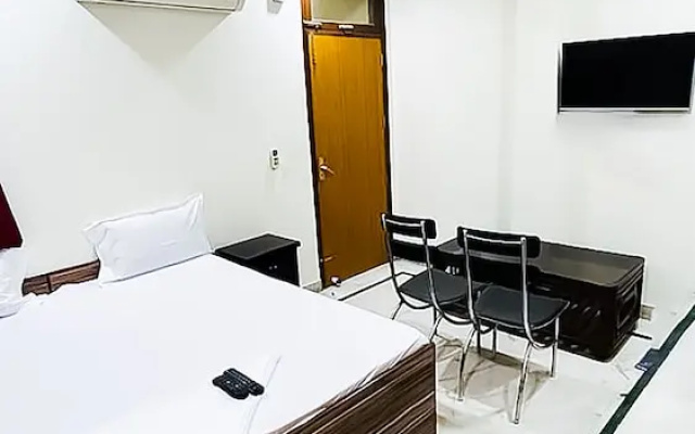 Roomshala 140 Hotel 24&7 Malviya Nagar