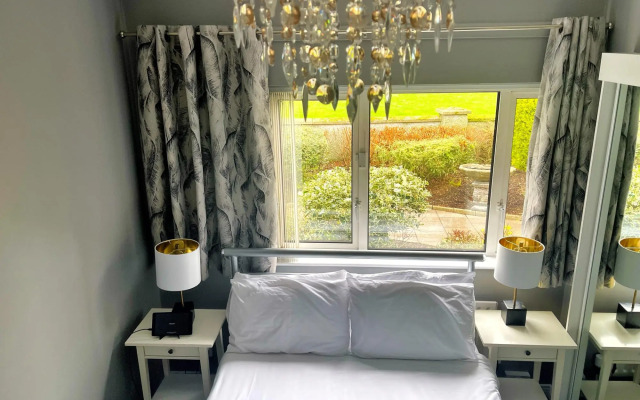 Elagh View B&B Twin En-Suite Room