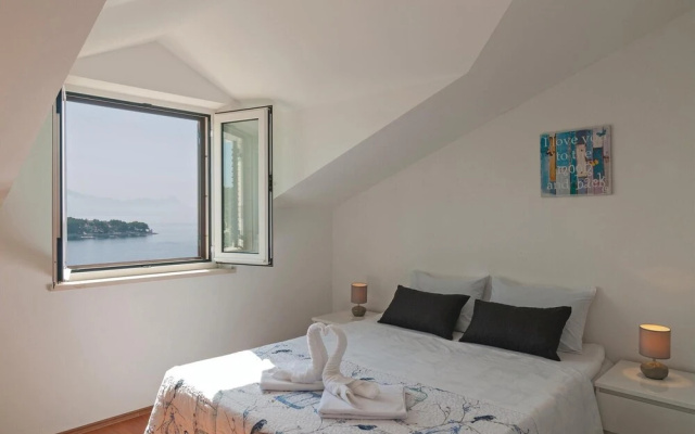 Nice Apartment in Selca With 2 Bedrooms and Wifi