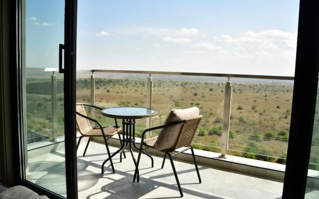 Elegant Comfy 3 Bedroom Apartment