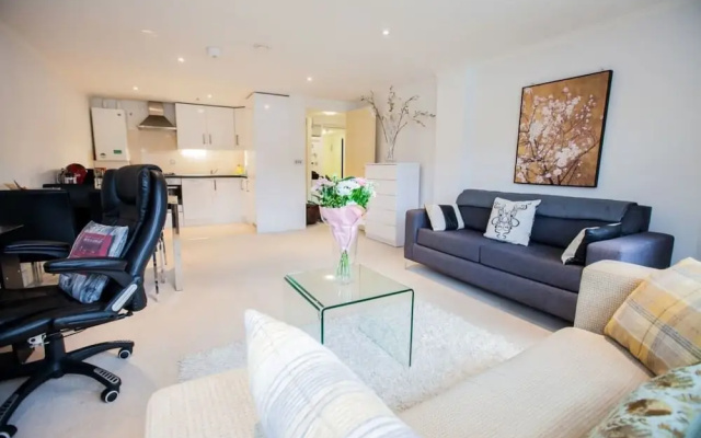 1bed Sleeps 4 in West Kensington 7mins to Tube