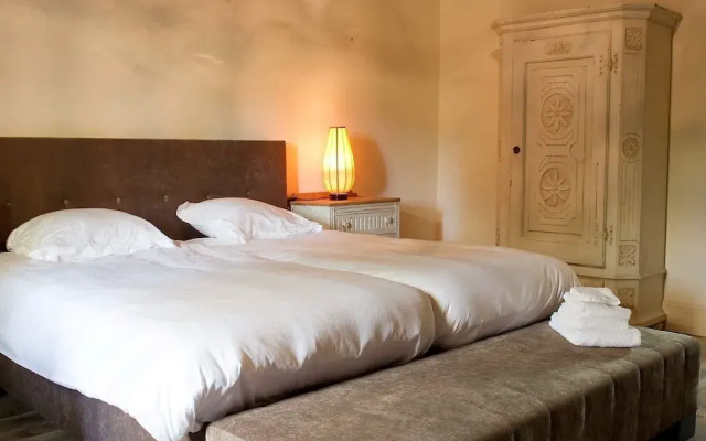 Grand Castle in Saint Caprais de Lerm with Sauna & Hot Tub