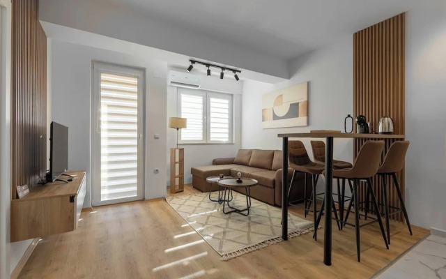 Centrally Located Cozy Oasis D&O Condo