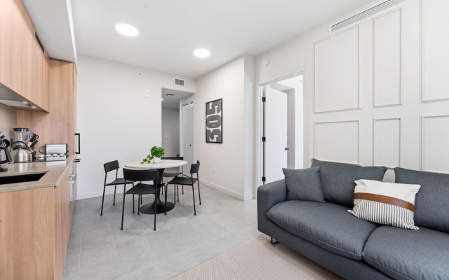 Modern 2BR + Den in Downtown Miami