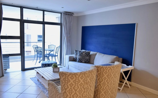 Beach House-style Apartment In City Centre