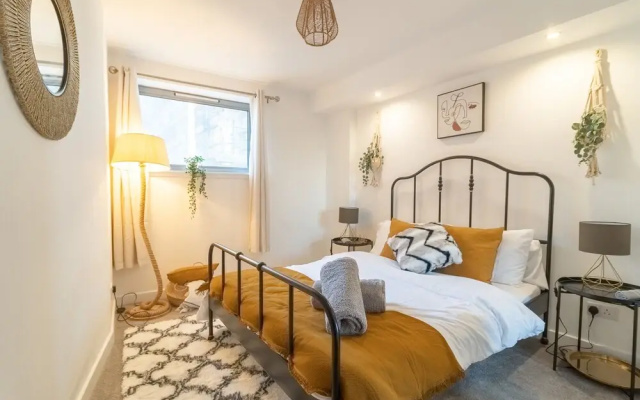 Luxury Riverview City Centre Apartment 2