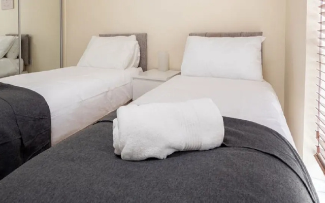 Open plan 2 Bedroom Apartment