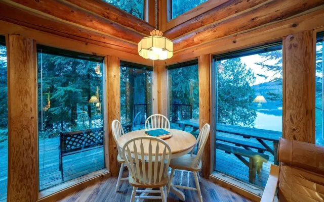 97mf - Lakeside - Dock - Bbq - Pets Ok - Sleeps 6 3 Bedroom Home by RedAwning