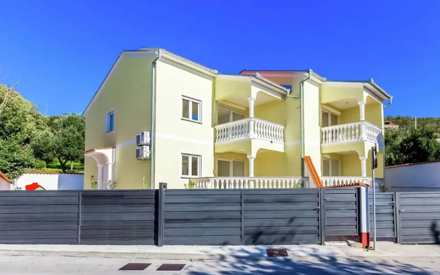 Charming Home With Swimming Pool and Beautiful Covered Terrace