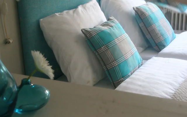 Opulent Holiday Home With Sauna, Jacuzzi & Playroom in Backemoor