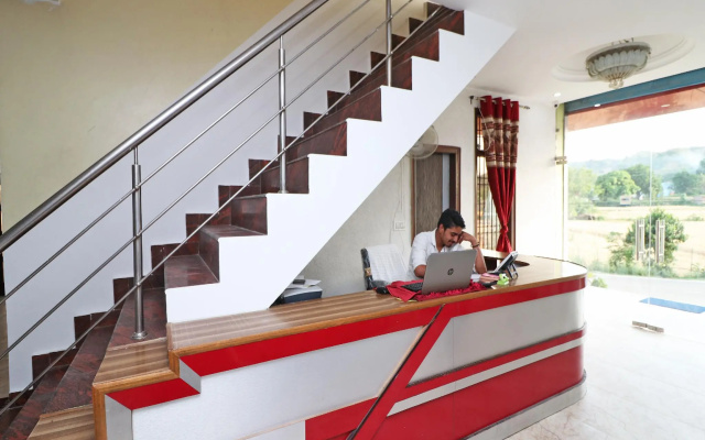 OYO 37345 Hotel Saffron Living