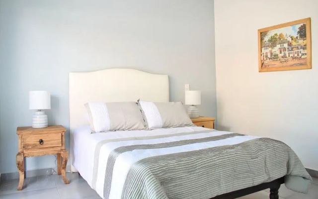 Apartment on the Beach - H-2