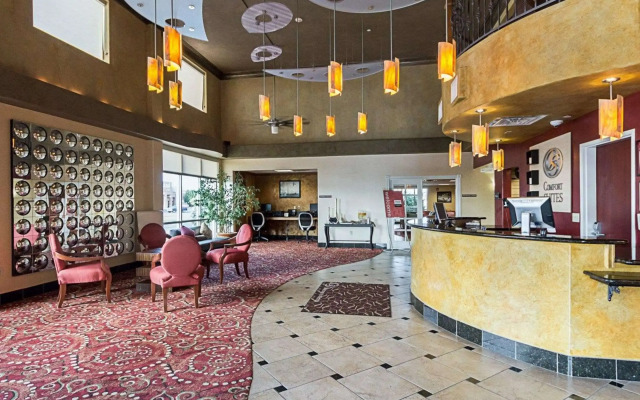Comfort Suites Airport