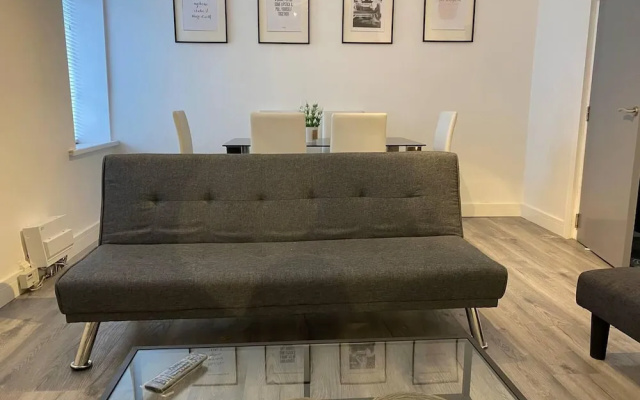 2 Bed Flat - Sleeps 6 - Parking - Wifi