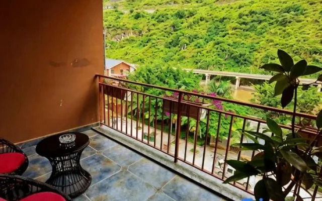Lushui Nujiang Bund Hotel