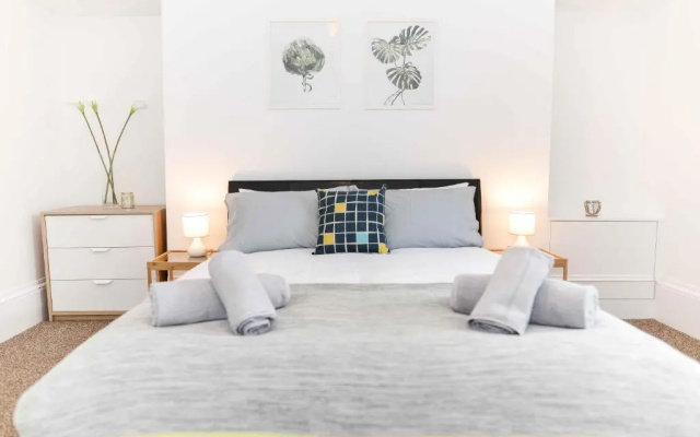 Stafford Modern Apartment