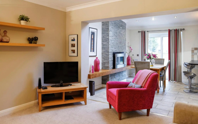 Stylish family home in desirable Penylan + Parking