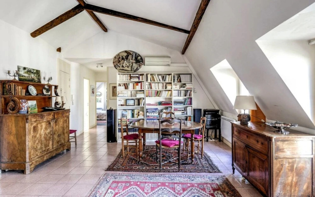 Rustic 3-bdr Family Apartment in Canal St. Martin