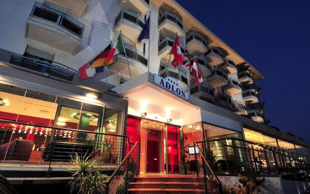 Hotel Adlon вид на фасад