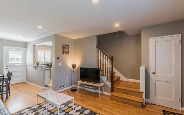 Luxurious 3br 2ba Townhouse with cozy backyard